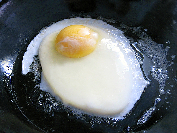 Fernand Point's Perfect Fried Egg | Love and l'ouef