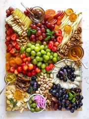 California Grapes Summer Cheese Board [how-to]