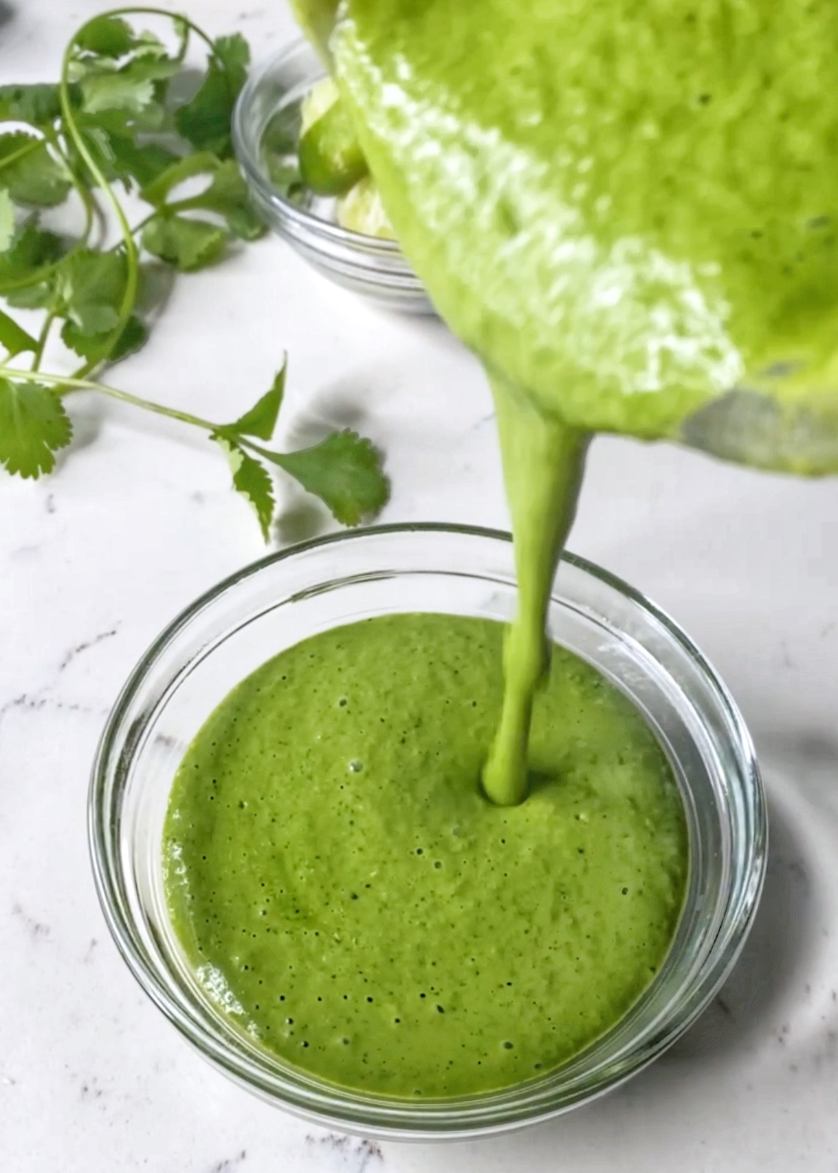 aji verde Peruvian spicy green sauce in blender