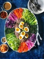 spicy soba salad with rainbow vegetables