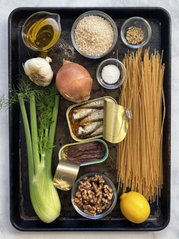 sardine pasta con le sarde ingredients mise en place