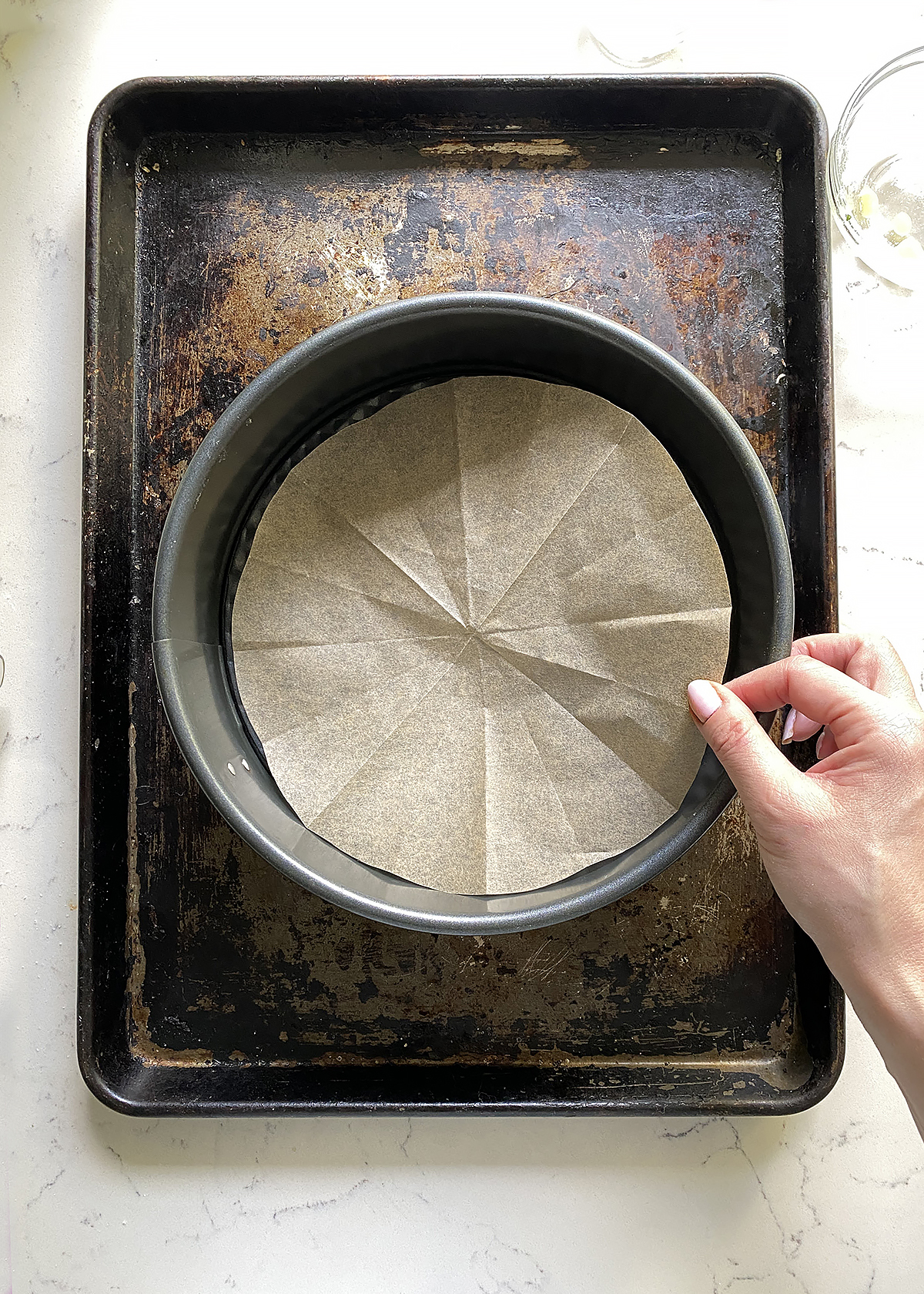 parchment paper liner in round cake pan