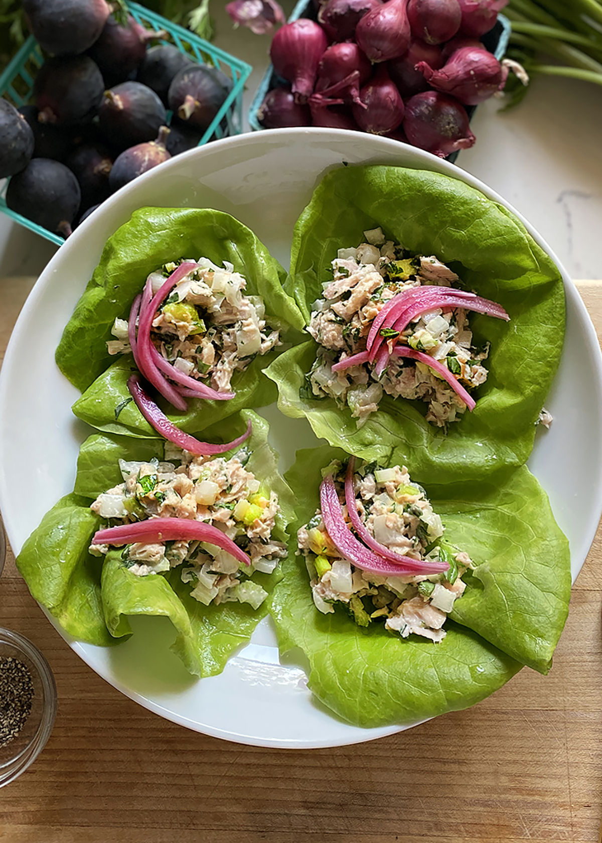 tuna salad in butter lettuce cups