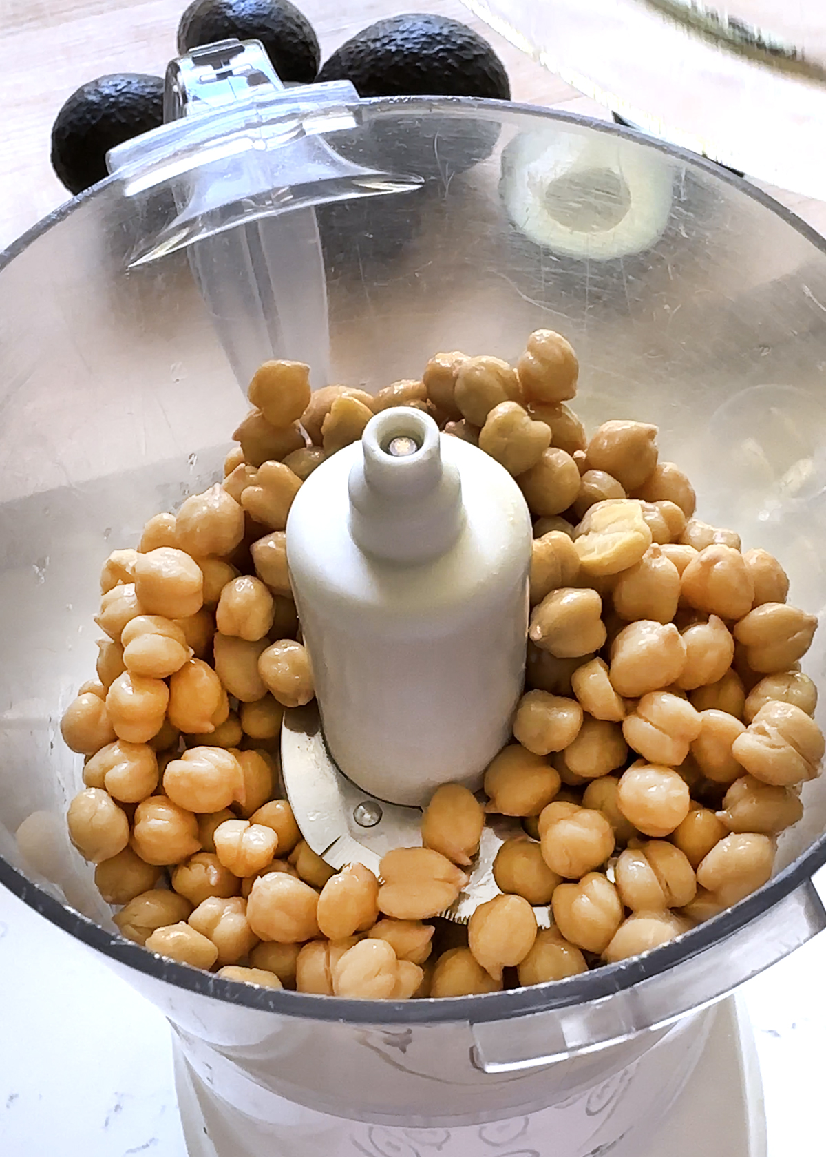 peeled chickpeas in food processor