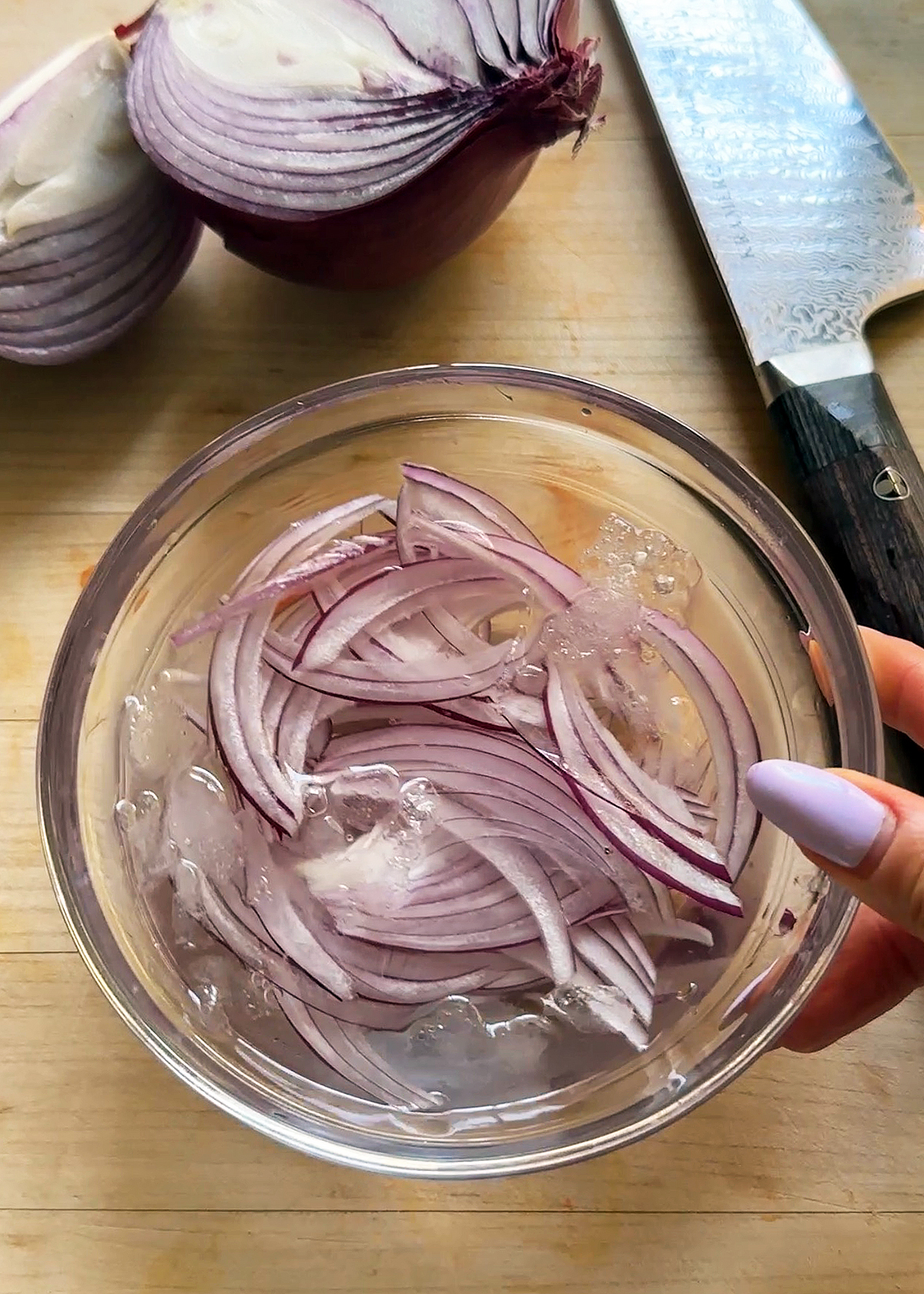 sliced onions in ice water