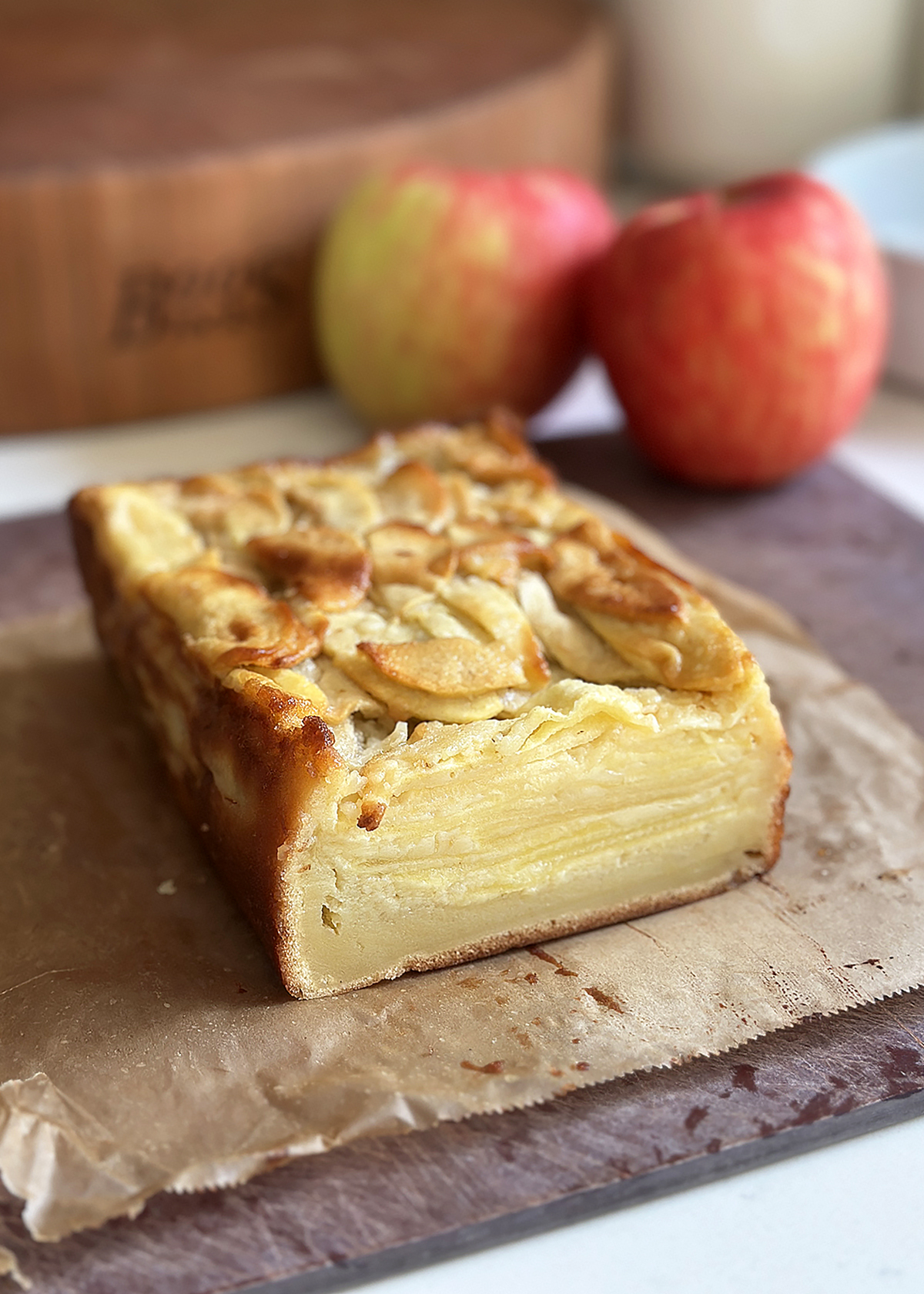 invisible apple cake, cross-section