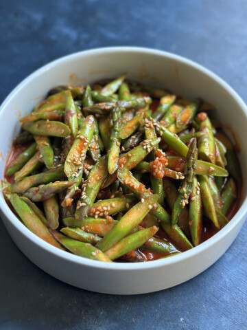 asparagus salad with spicy sauce