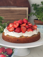 easy strawberry cake, single layer, with whipped cream and strawberries topping