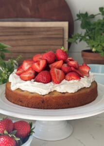 easy strawberry cake, single layer, with whipped cream and strawberries topping