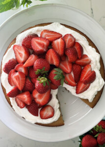 strawberry cake top down