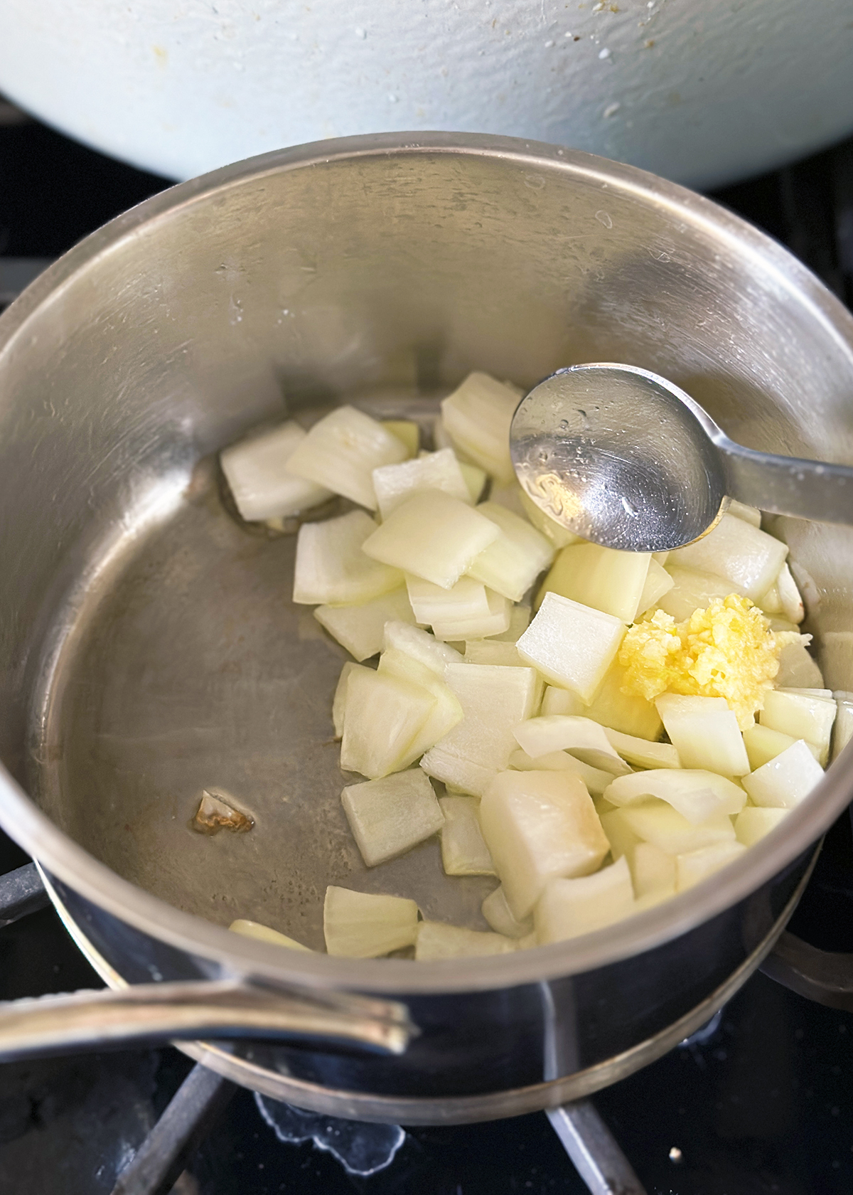 onions garlic browning for soon dooboo jjigae